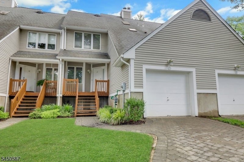 35 Reagan Way
