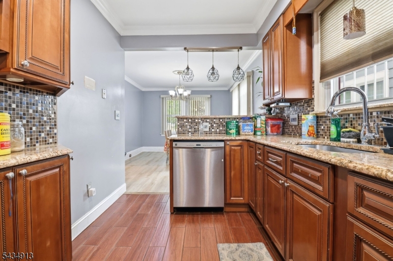 407 3Rd Ave