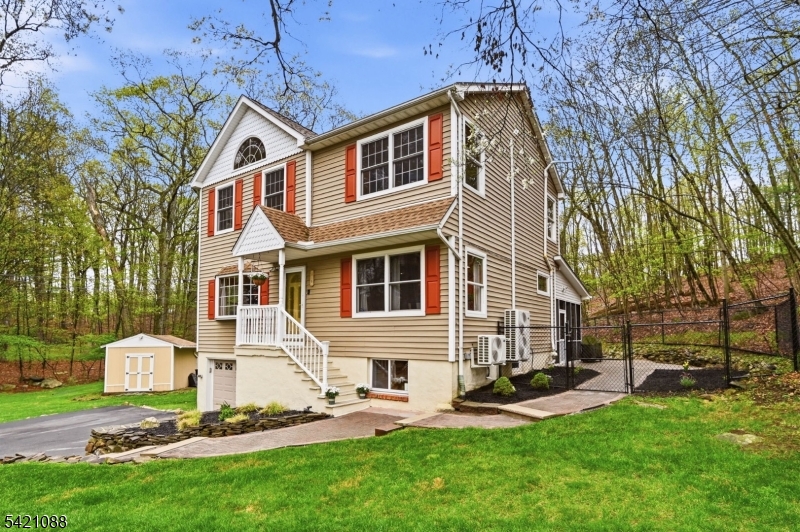 219 Snake Den Rd