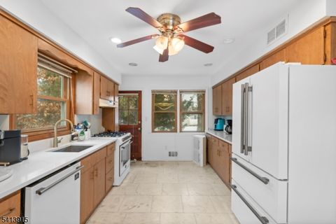 14 Andrew Ct Bloomfield Twp. NJ 07003