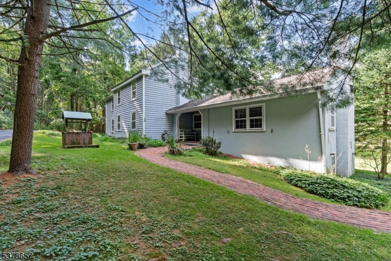 6 Roaring Rock Rd