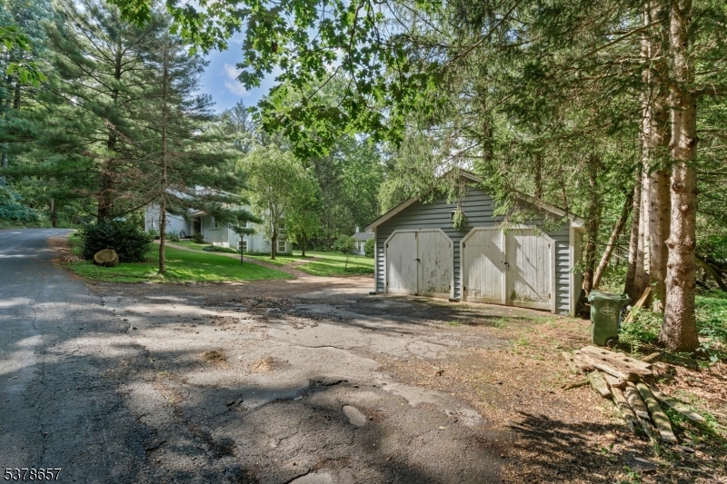 6 Roaring Rock Rd