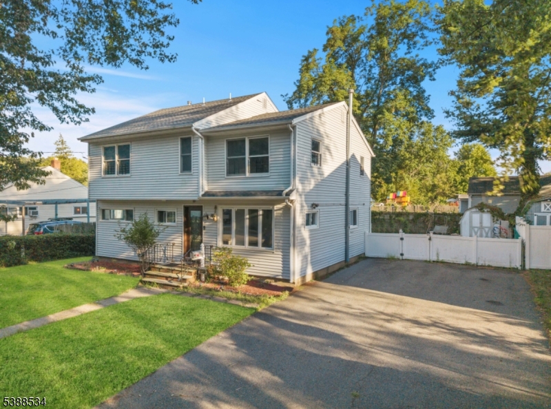 136 Haroldson Pl