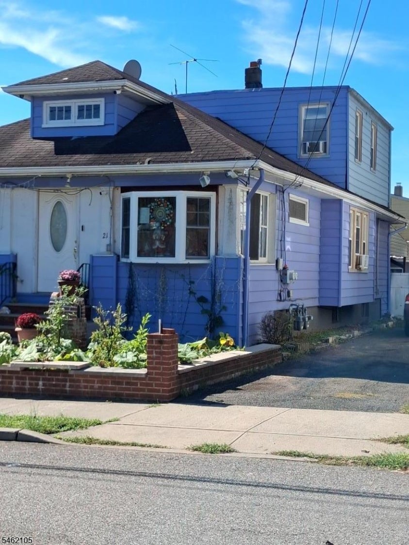 21 Ida St