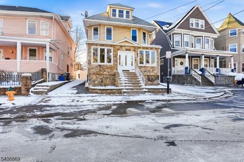 71 Oakland Ter Newark City NJ 07106