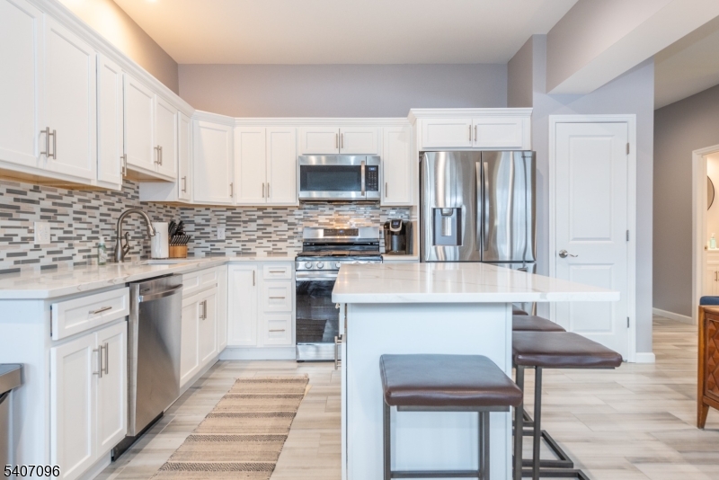 165 Lakeside Rd 6
