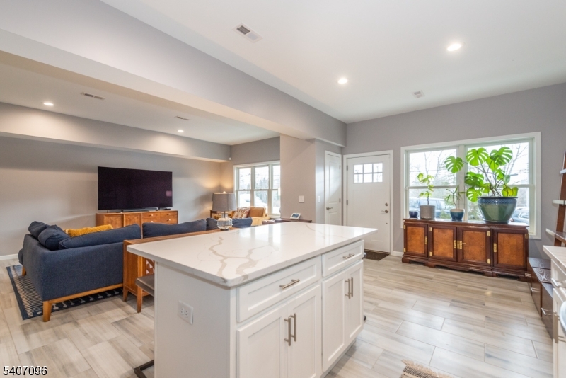 165 Lakeside Rd 6