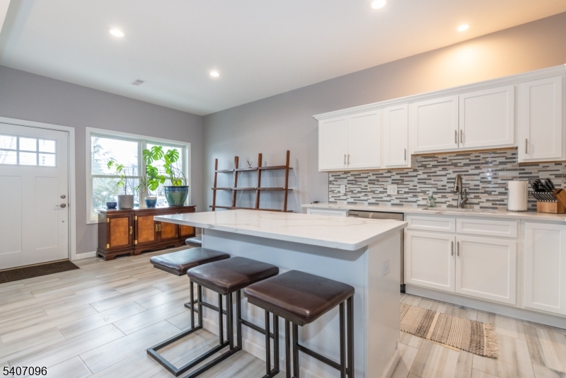 165 Lakeside Rd 6