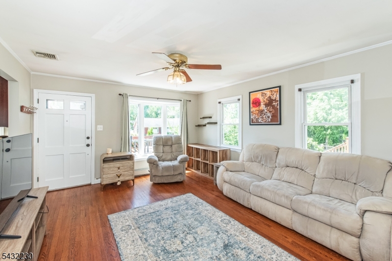 776 Lake Shore Dr