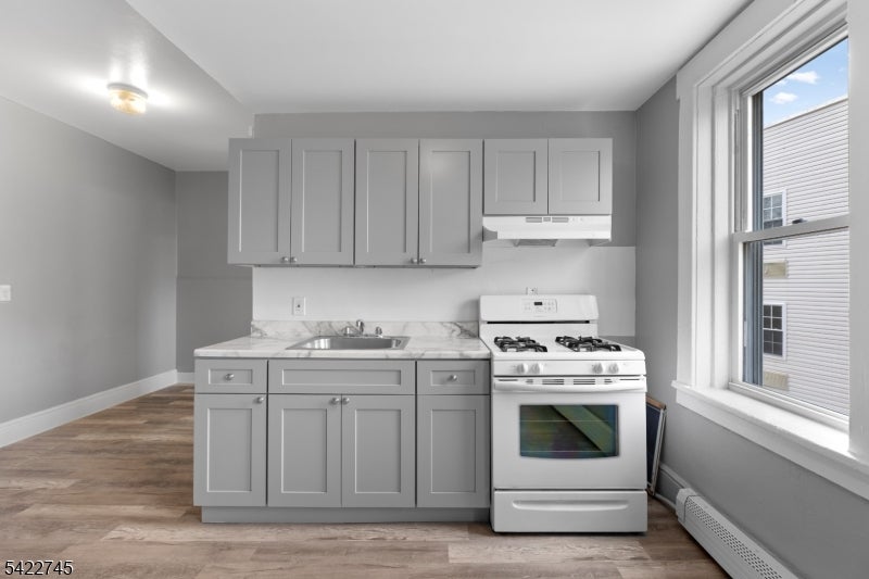 101 Burgess Pl 2