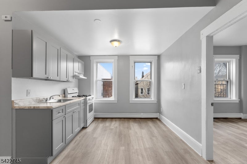 101 Burgess Pl 2