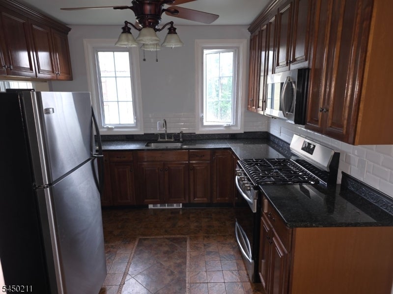 73 Curie Ave 2