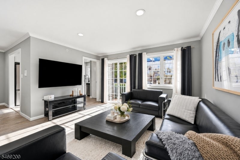 105 Roseland Ave 1501