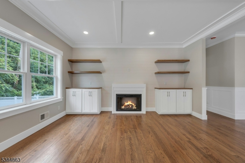 10 Henry St