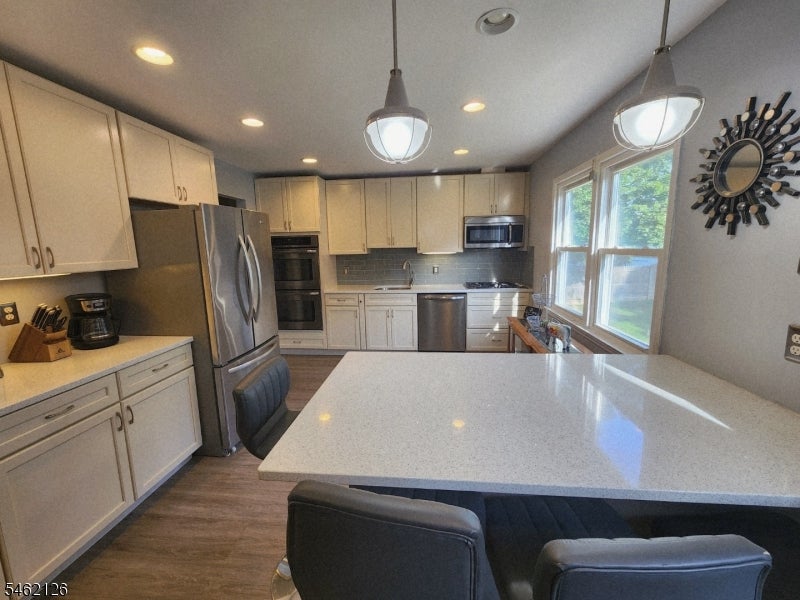 10 Parkview Dr