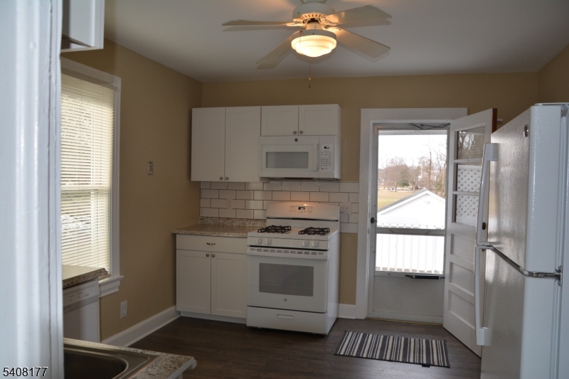 37 W Hanover Avenue-2nd Flr