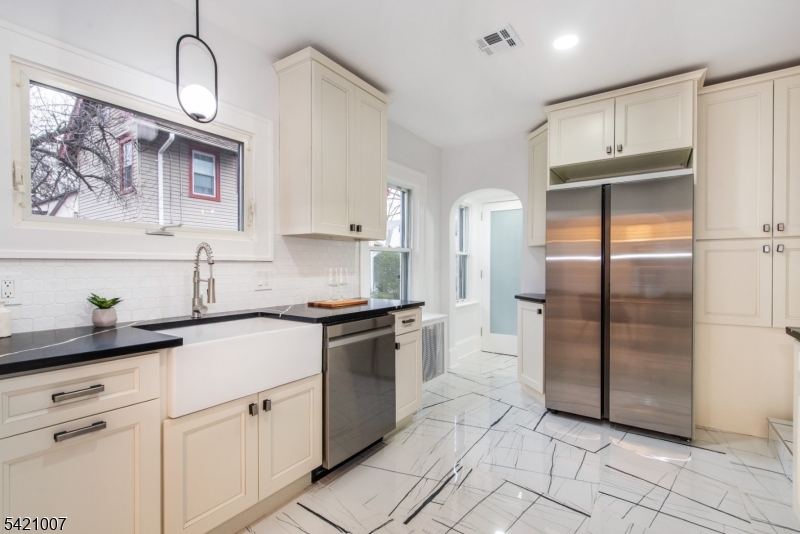 104 Reynolds Pl