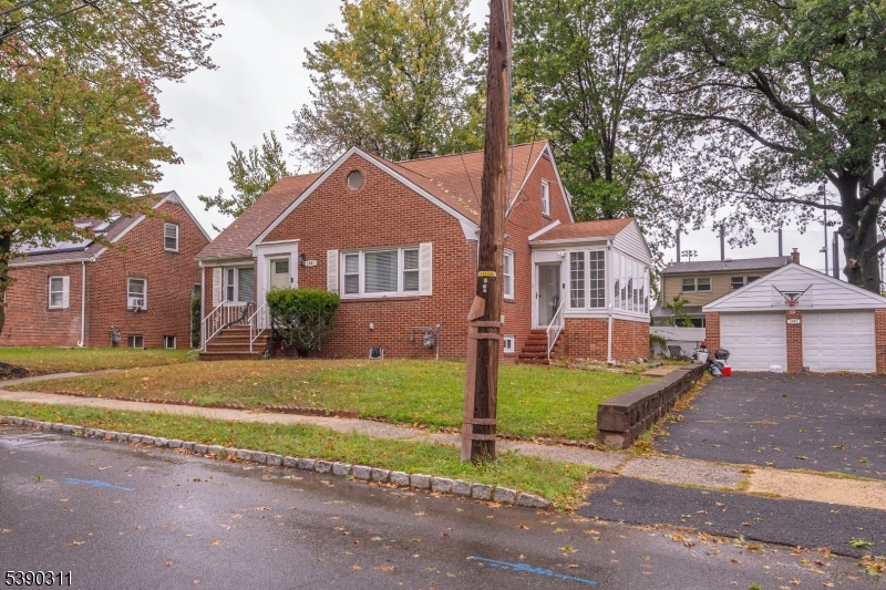1031 Lowden Ave