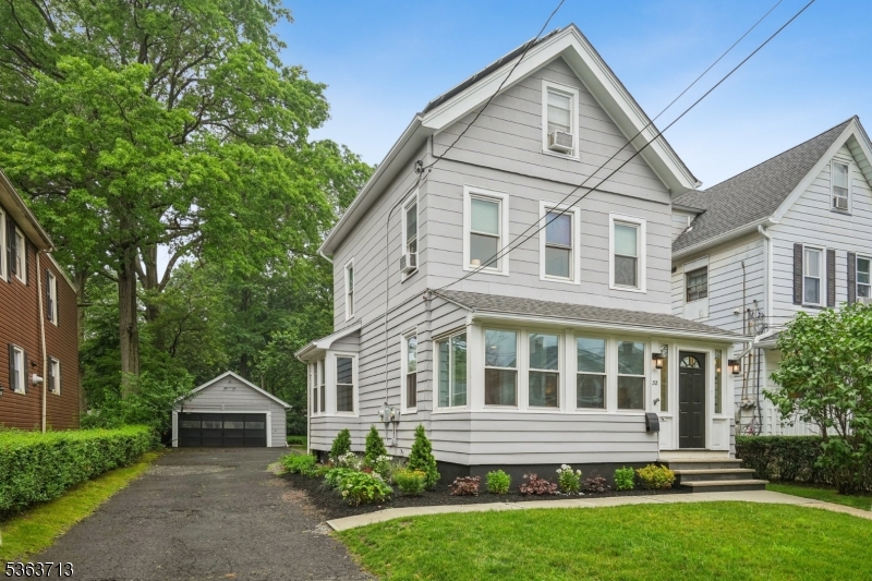32 Clinton St