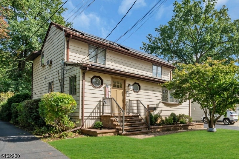 23 Evergreen Ave