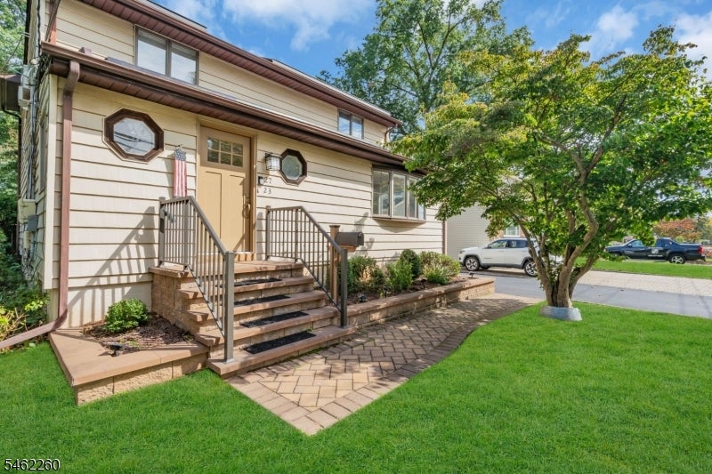 23 Evergreen Ave