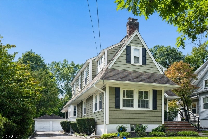 19 Fairview Ave