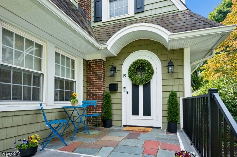 19 Fairview Ave