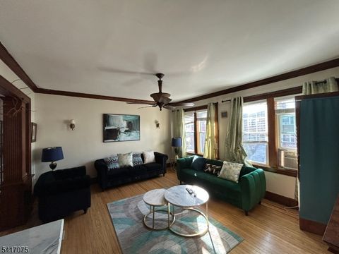 84 Crawford St East Orange City NJ 07018