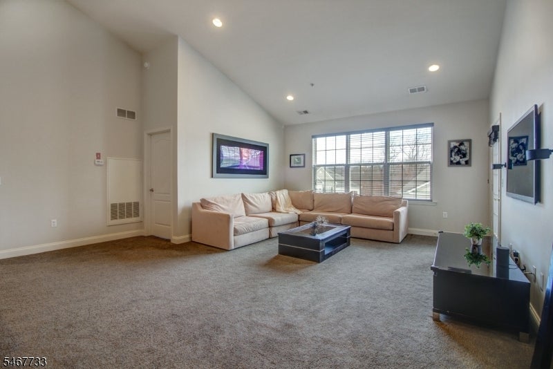1302 Meadow Brook Ct