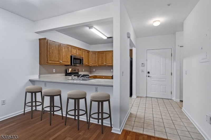 202 Cleveland Ln 202