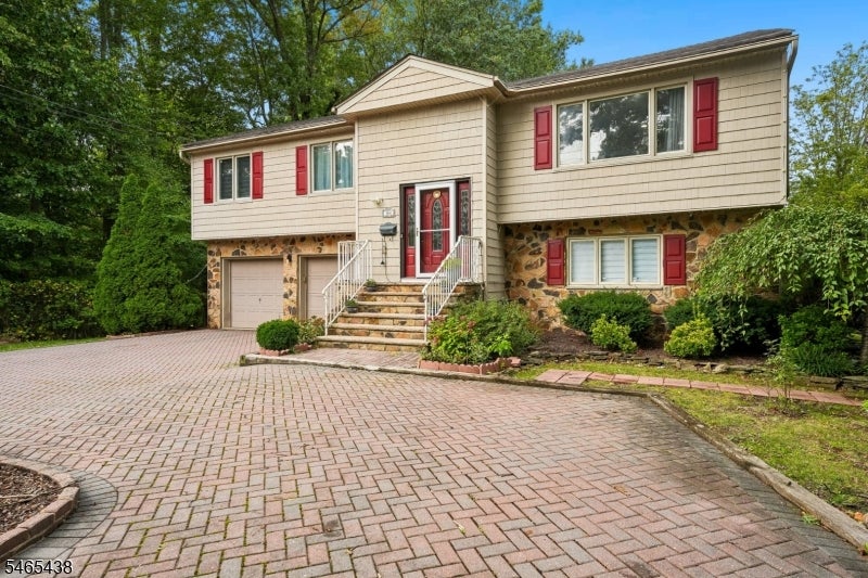 564 Mountain Ave
