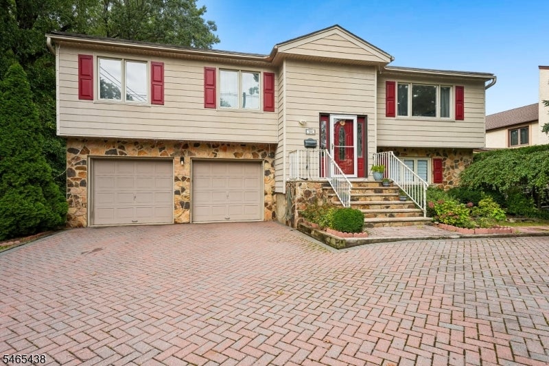 564 Mountain Ave