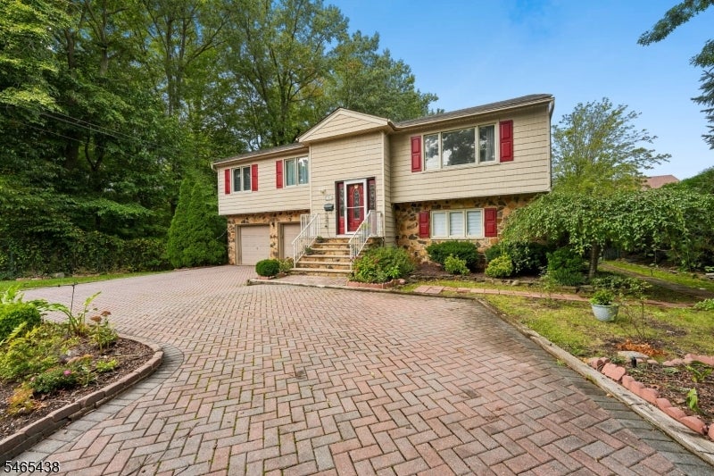 564 Mountain Ave