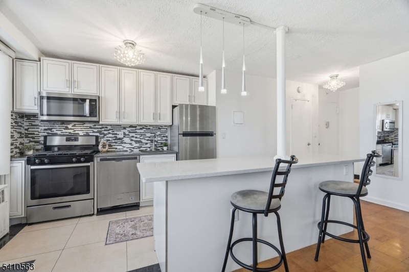 201 St. Pauls Ave 15P