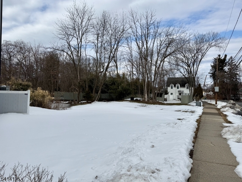 25-27 Newark Pompton Tpke