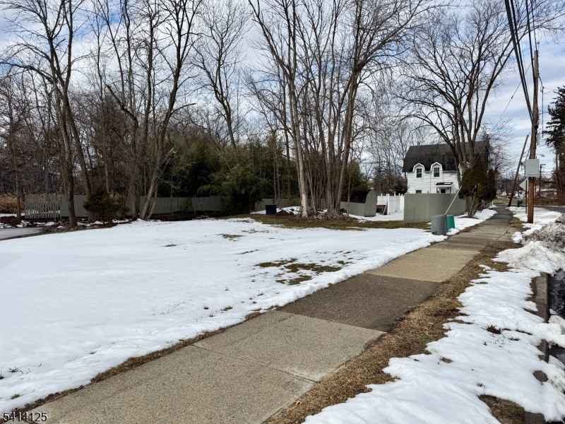 25-27 Newark Pompton Tpke