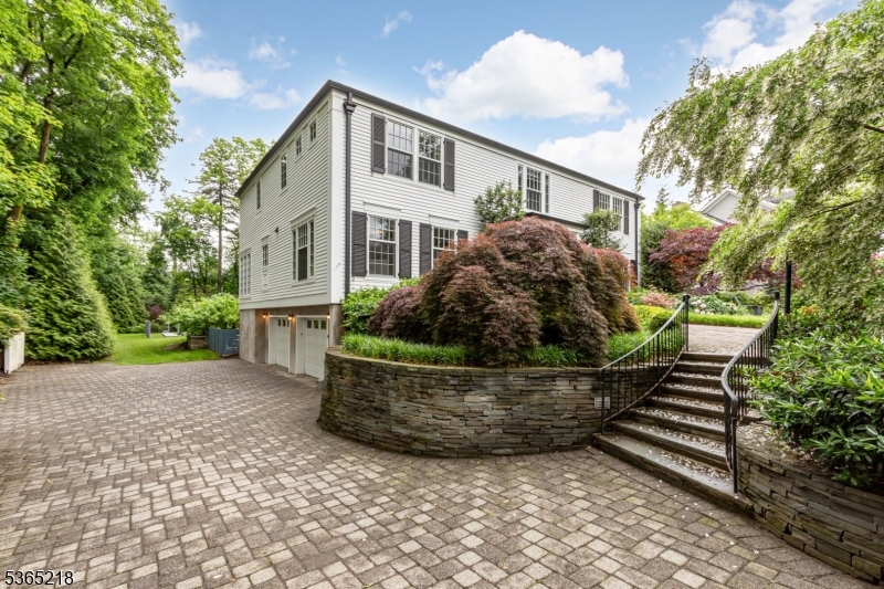 95 Green Ave
