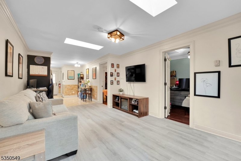 152 Center St