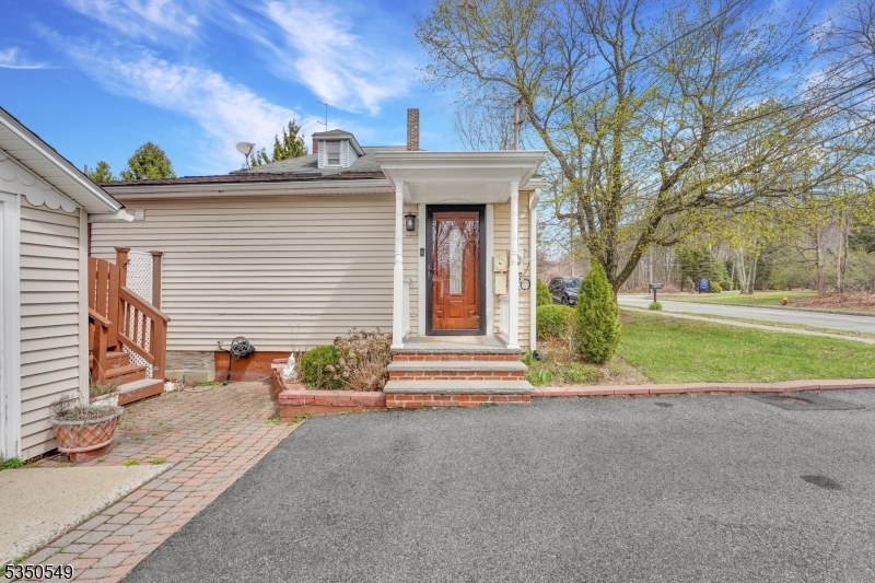 152 Center St