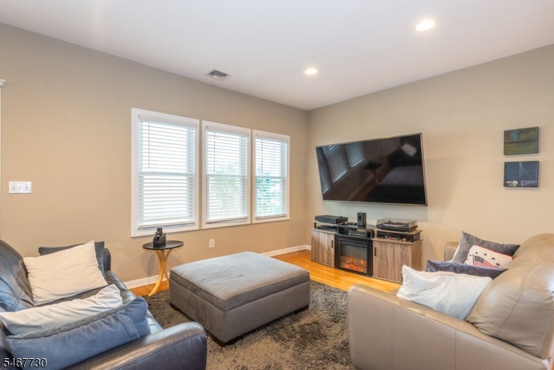 52 Redman Pl