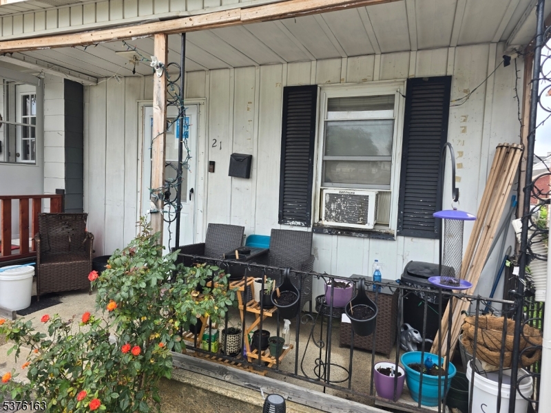 21 Railroad Ave