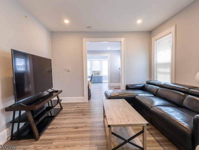 37 Menzel Ave