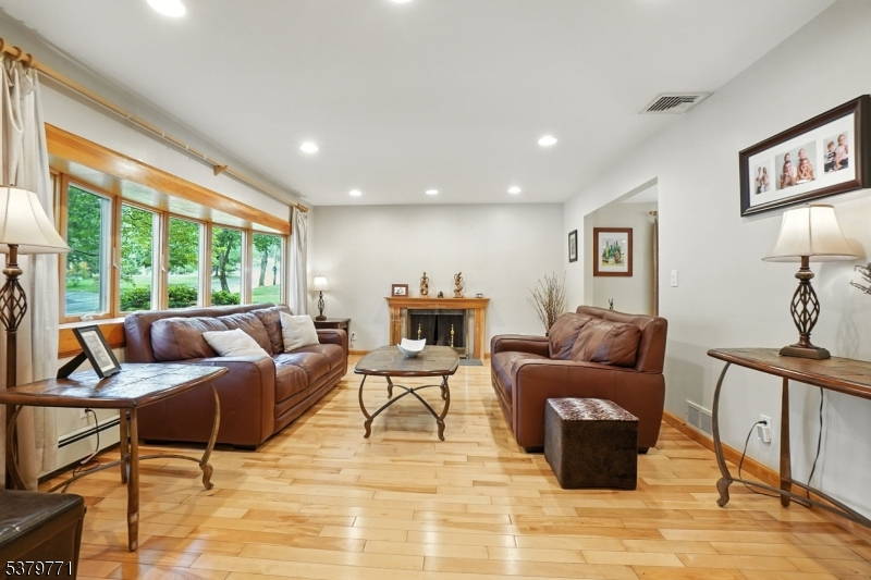 8 Timber Hill Dr