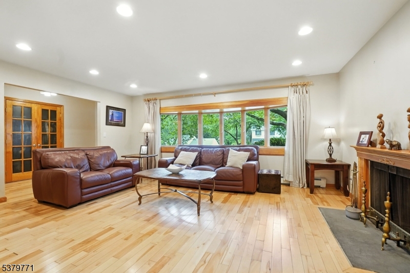 8 Timber Hill Dr