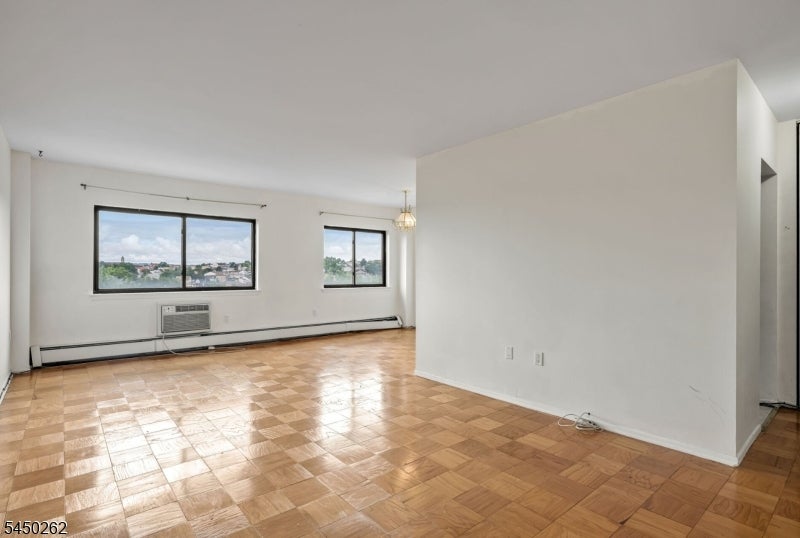 44 S Main St 6J