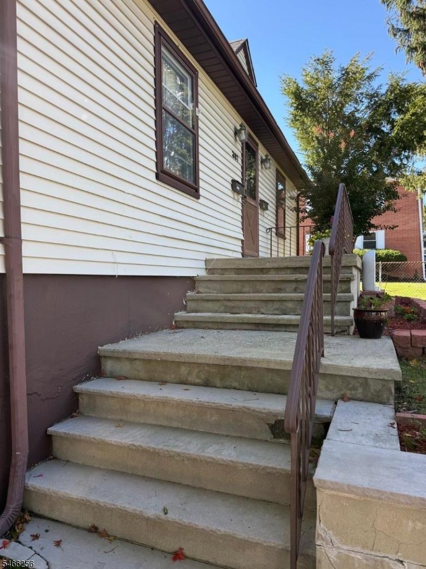 387 Grove St
