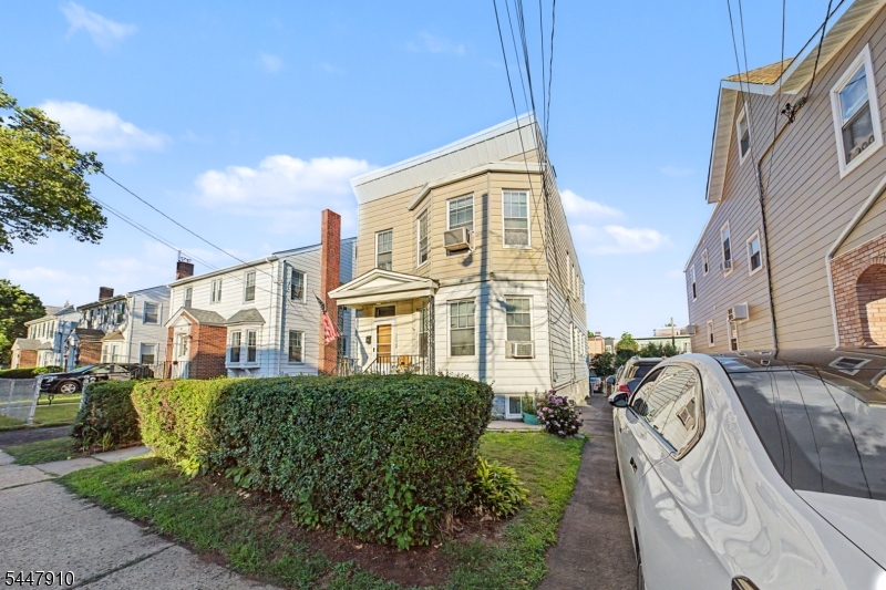 322 Hickory St