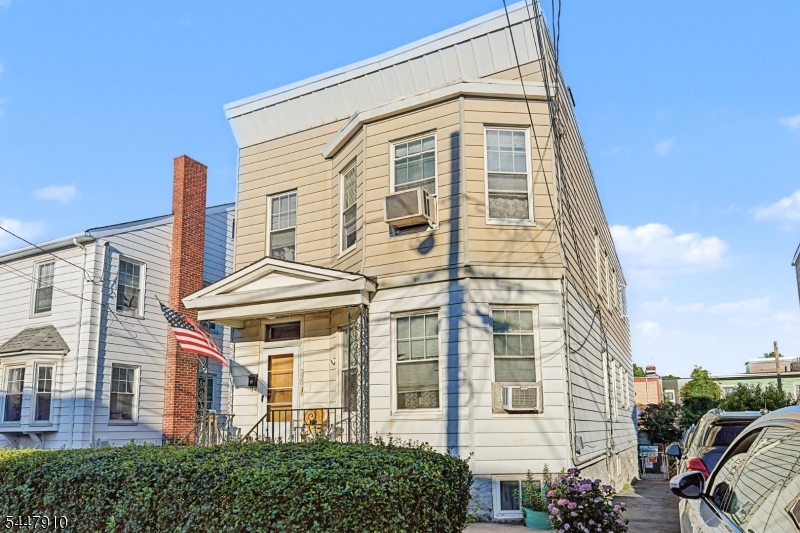 322 Hickory St