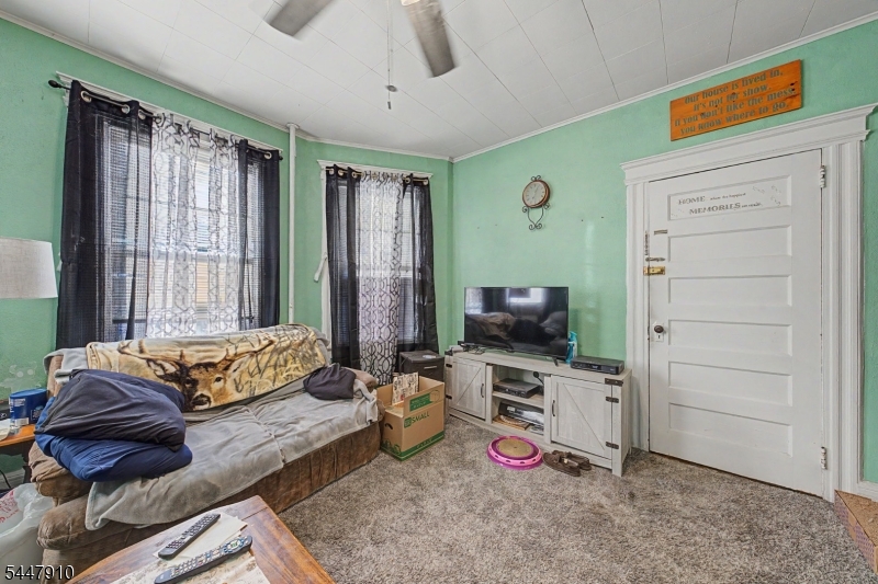 322 Hickory St