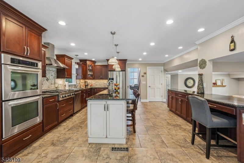 23 Chicopee Dr